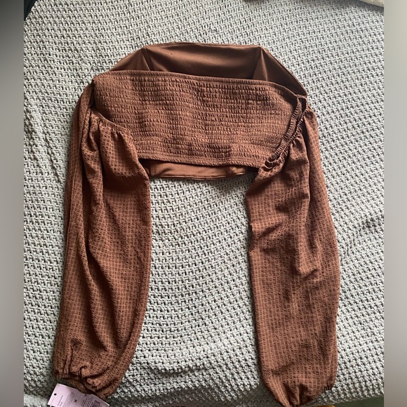 brown off-the-shoulder shirt in size M - Picture 2 of 4